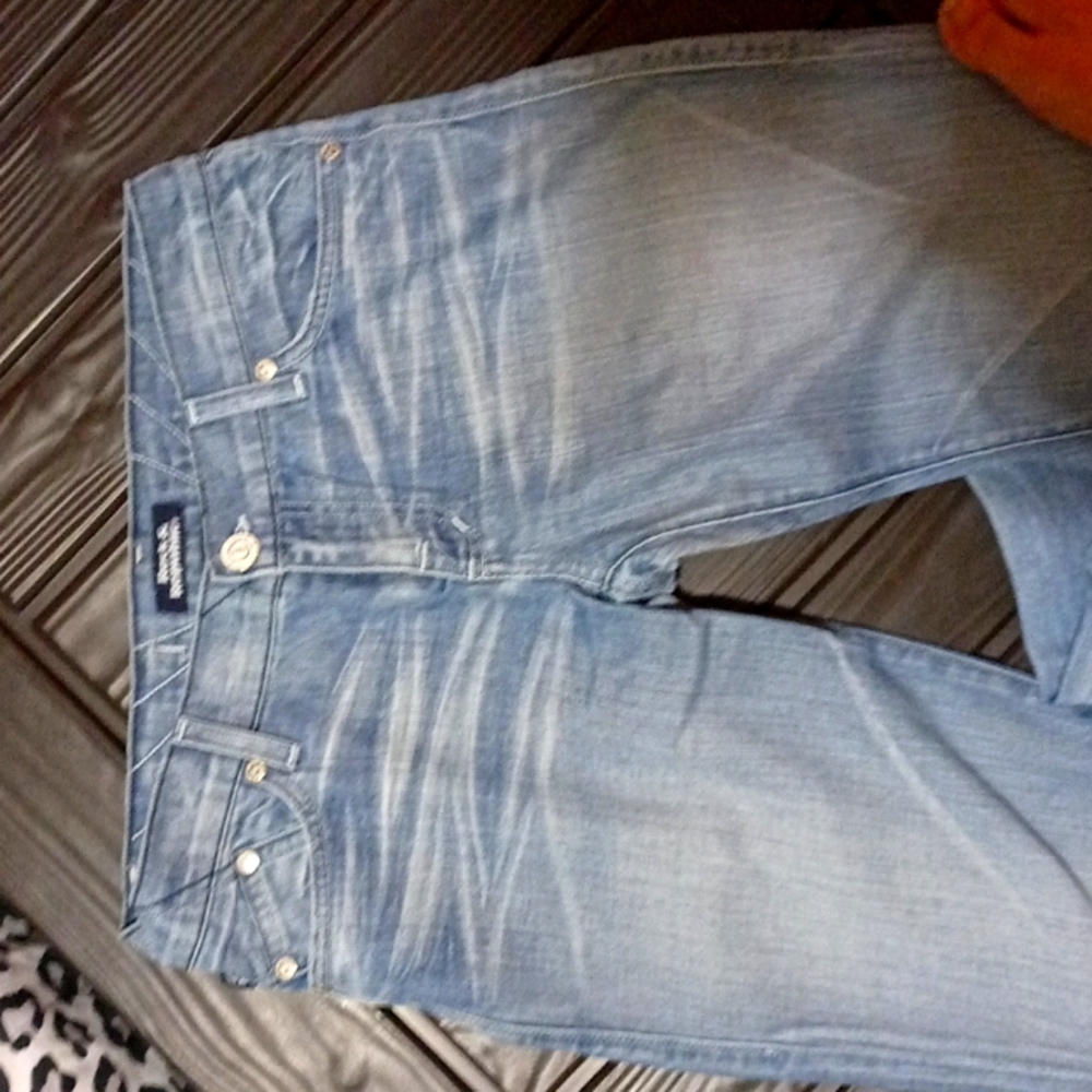Rock & Republic flare distressed Jeans size 28 long.